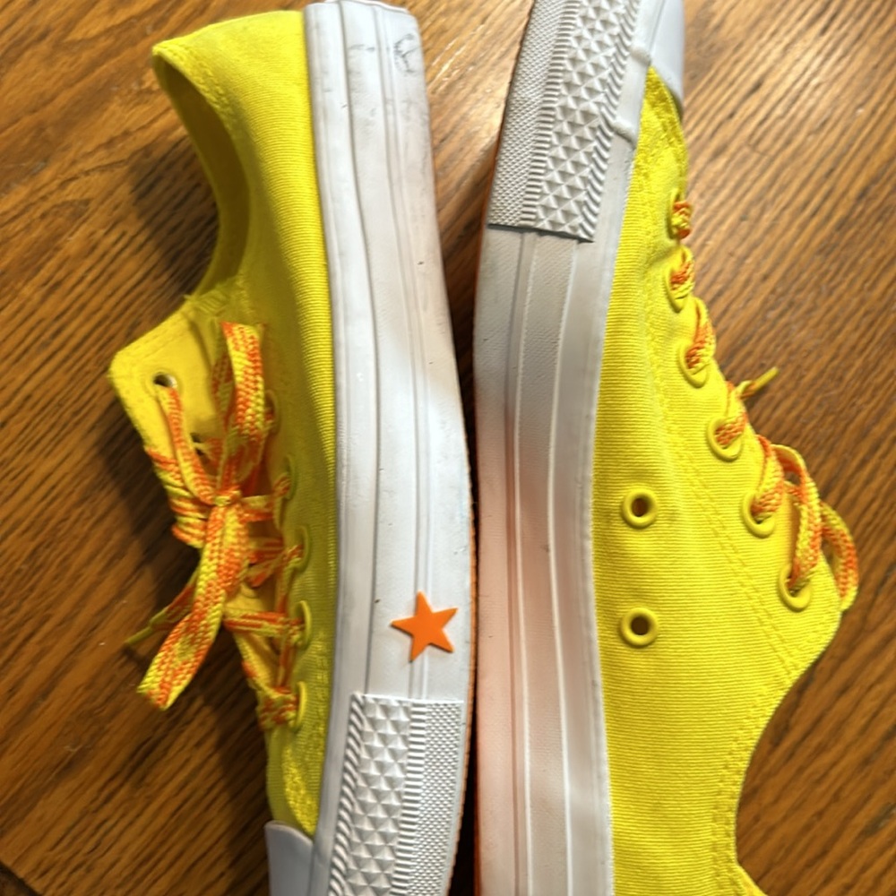 Excellent Condition! Converse 7.5 All Stars - Picture 11 of 12